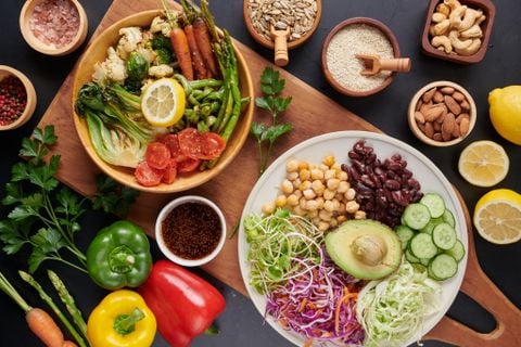 Chế Độ Dinh Dưỡng Cho Người Làm Việc Nặng: Ăn Gì Để Cơ Thể Không Bị Kiệt Sức?