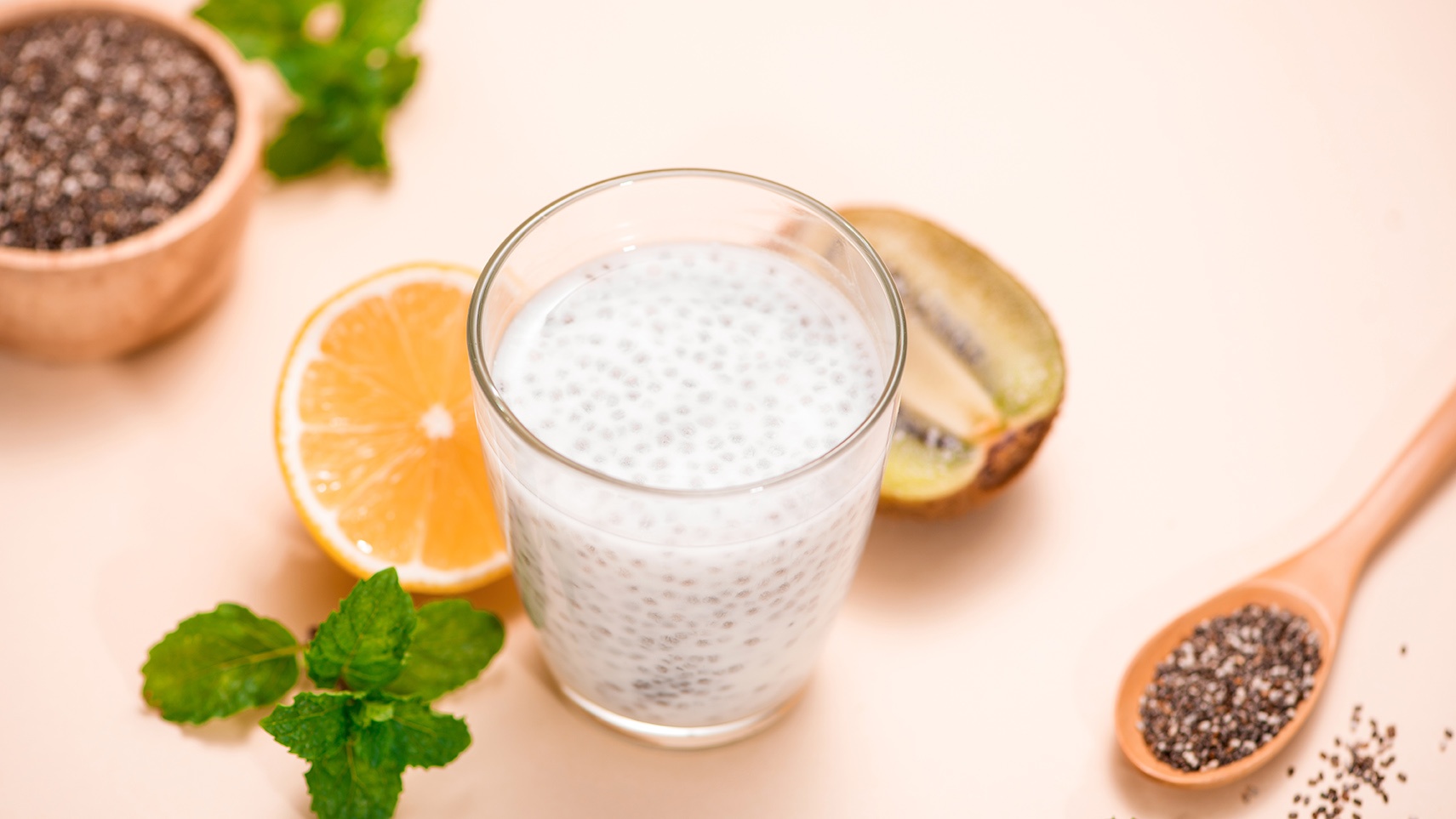 Giải Đáp: Nên Ngâm Hạt Chia Với Nước Hay Sữa Để Hấp Thu Tốt Nhất?