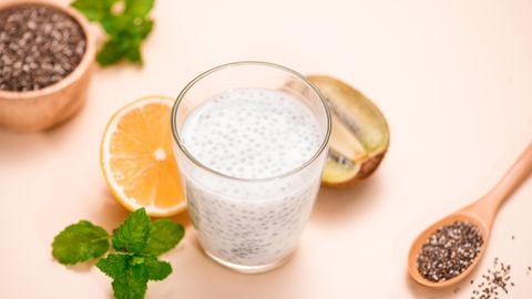 Giải Đáp: Nên Ngâm Hạt Chia Với Nước Hay Sữa Để Hấp Thu Tốt Nhất?