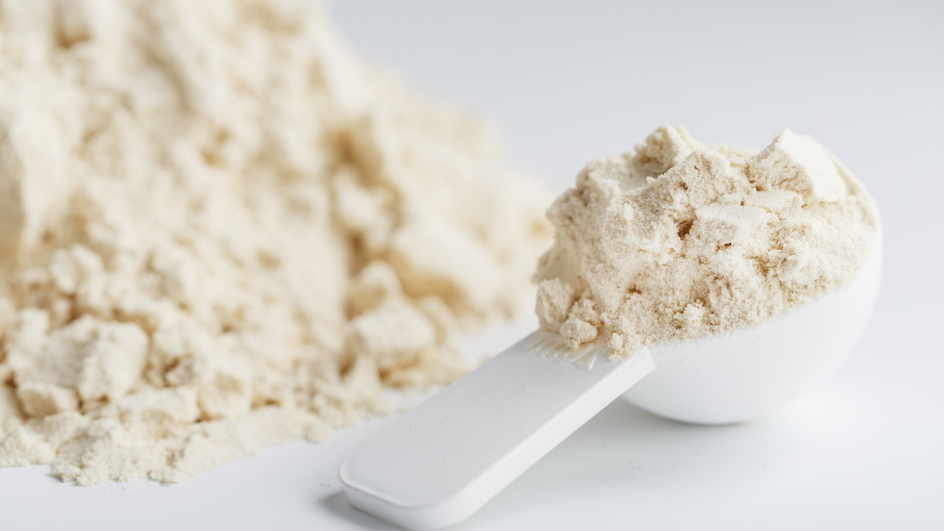 Sự Thật Về Cơn Sốt Whey Protein: Từ Phế Phẩm Bị Bỏ Đi Đến 