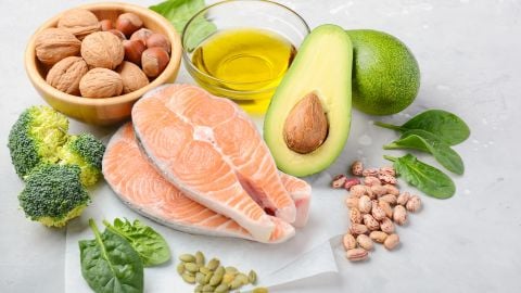 Ngủ Đủ Giấc Mà Vẫn Mệt? Rất Có Thể Bạn Đang Thiếu 3 Loại Vitamin Này
