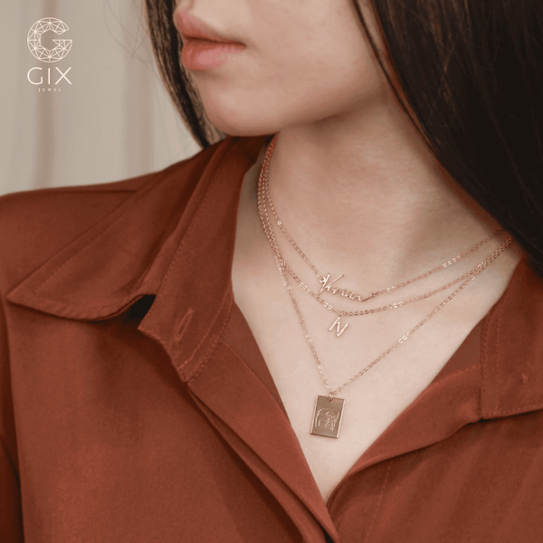 [MỚI NHẤT] Hướng Dẫn Chọn Dây Chuyền Khắc Tên & Chữ Cái Từ A–Z