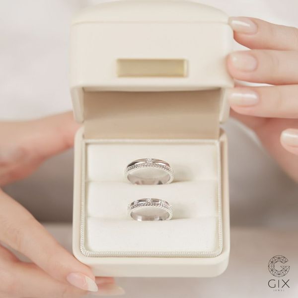 [7+ Kinh Nghiệm Mua Nhẫn Cưới 2026] - Hướng Dẫn Chi Tiết Từ A-Z Để Dâu Rể Không Bị Hớ