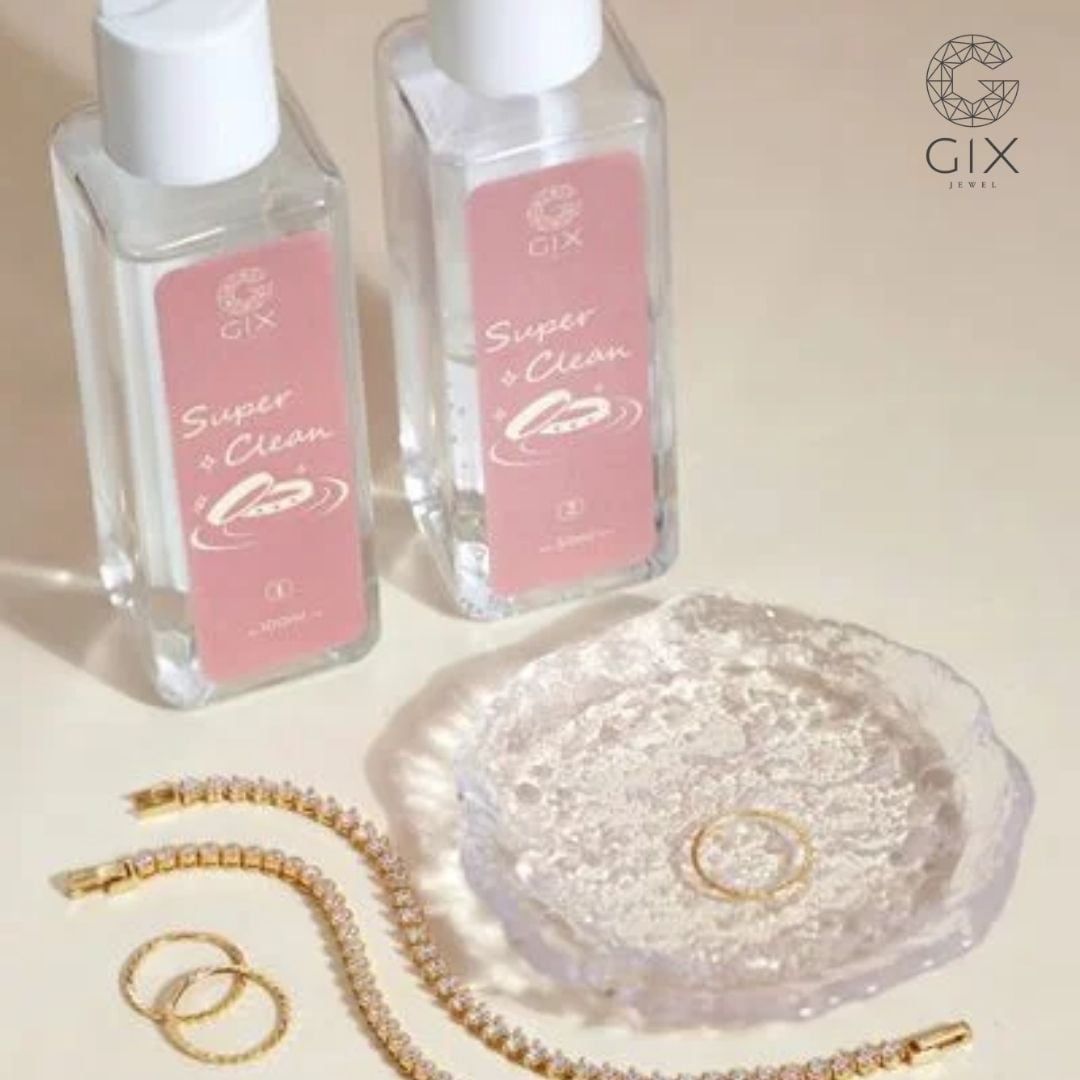 Vệ sinh bông tai bằng dung dịch tại Gix Jewel