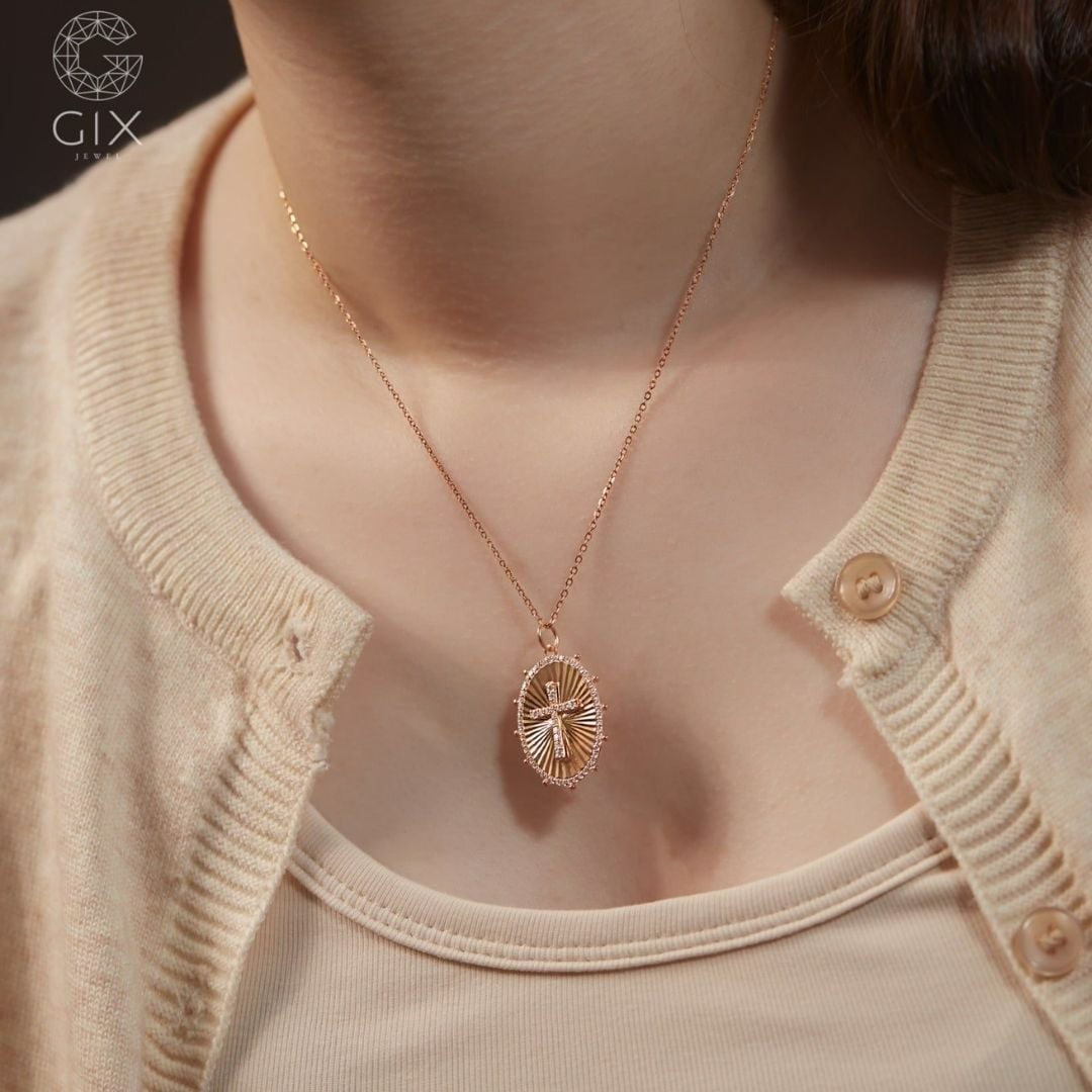Vòng cổ thánh giá nam nữ vàng 18K sợi mảnh đính đá với điểm nhấn tinh tế