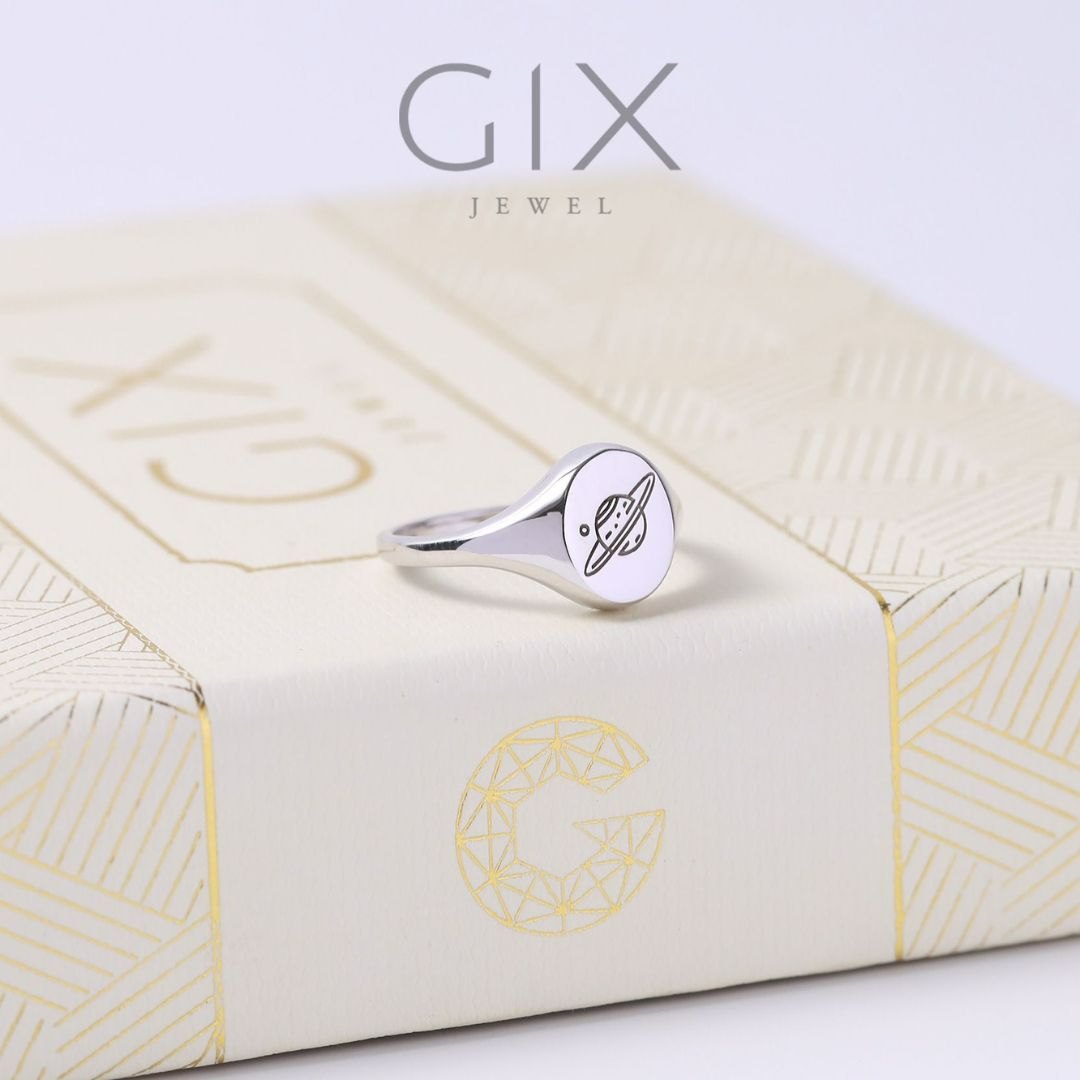 Khắc gia huy hoặc logo lên nhẫn signet