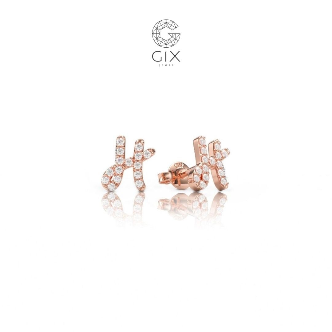 Khuyên tai chữ cái với thiết kế cách điệu