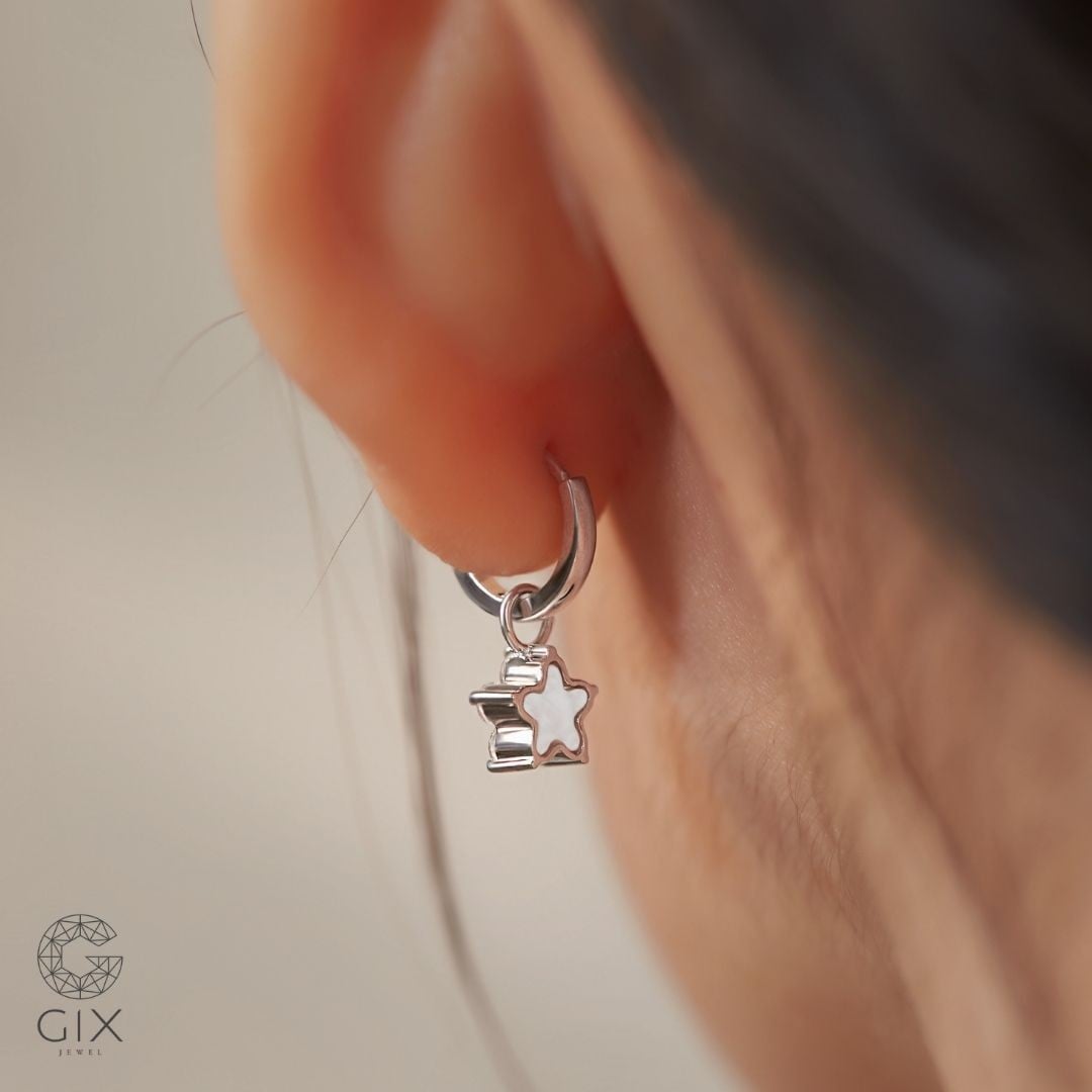 Khuyên tai dáng dài gắn charm lấp lánh