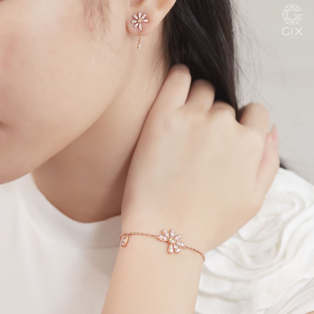Mẫu lắc tay đính kim cương tinh tế, phù hợp phong cách cao cấp