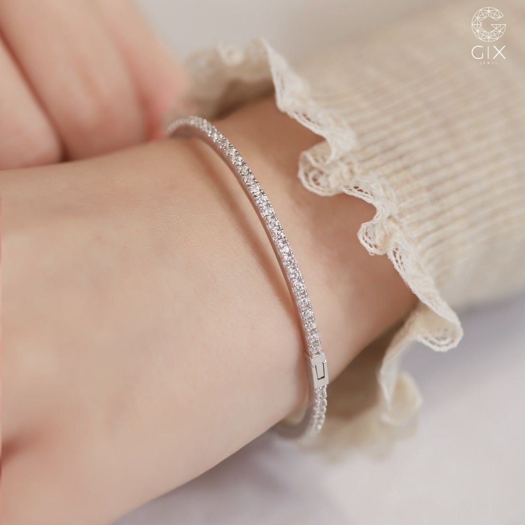 (Mẫu vòng tay dạng cứng chắc tay, nổi bật và sang trọng)