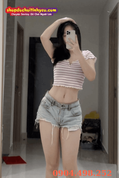 Nữ đẹp che ánh mắt