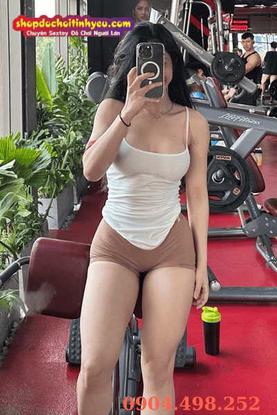 Hình con gái che mặt