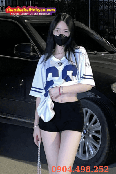 Hình cô gái che mặt