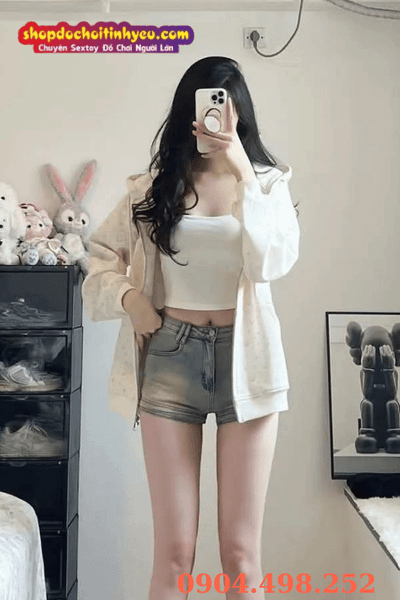 Ảnh girl tóc ngắn che mặt