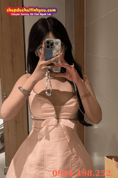 Hình nữ che mặt