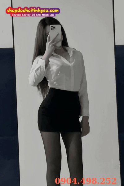 Hình ảnh gợi cảm che mặt