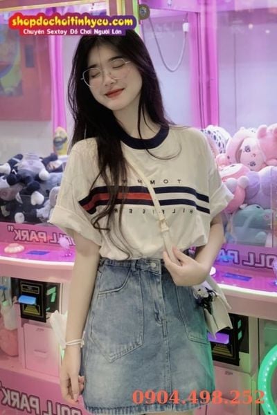 Bé gái dễ thương đáng yêu