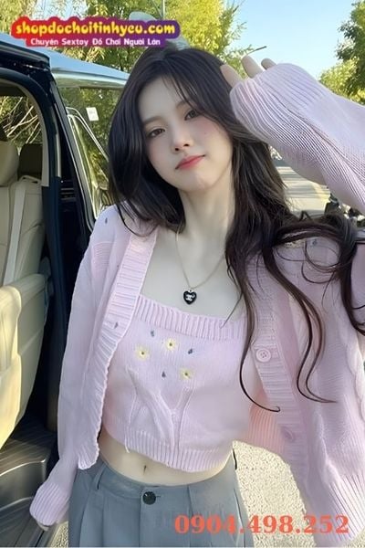 Hình ảnh hot girl ngoài sân trường