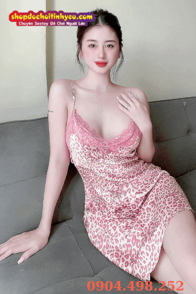 Cô gái Việt xinh xắn