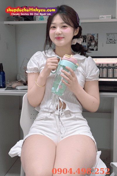 Cô gái Việt trẻ trung