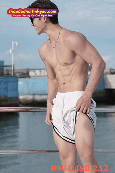 Ảnh body nam đẹp che mặt