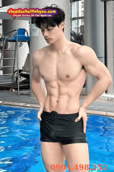 Trai đẹp 6 múi khoe cu​​​​​​​