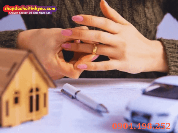 Ranh giới đạo đức và pháp lý cần tuyệt đối tôn trọng
