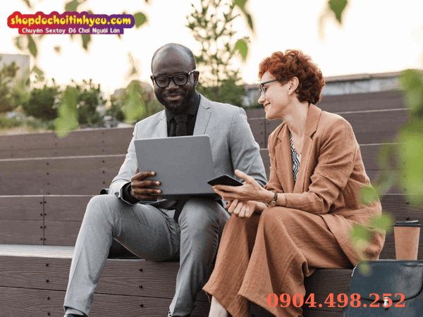 Lý do nên tránh con thầy vợ bạn gái cơ quan