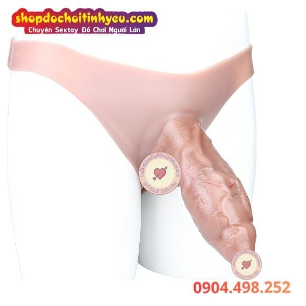 Dương Vật Giả Phùng Phình Nối Liền Quần Chưa Lột Bao Quy Đầu
