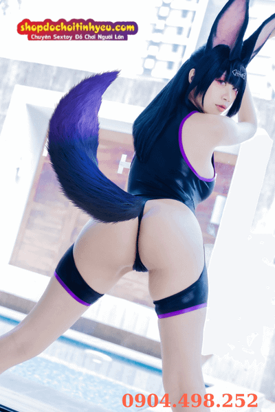 Cosplayer tạo dáng ngoài trời