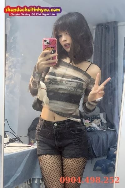 Hình cô gái che mặt