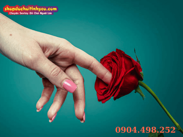 Giải đáp nguy cơ lây nhiễm HIV khi chạm dịch