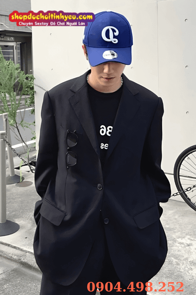 Boy đẹp pose lạnh lùng