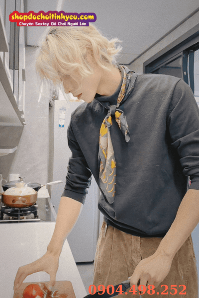 Trai đẹp nhìn nghiêng