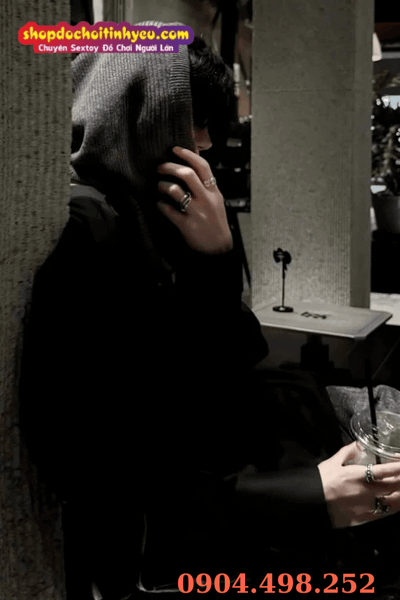 Mặt trai đẹp che khẩu trang