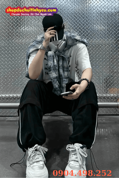 Trai đẹp giấu mặt