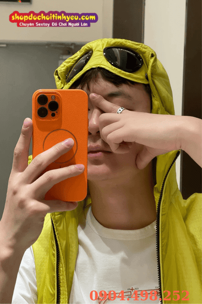 Hình ảnh trai đẹp giấu mặt