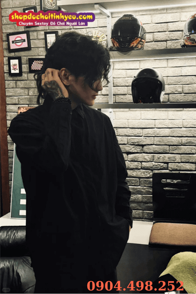 Hình trai đẹp che mặt