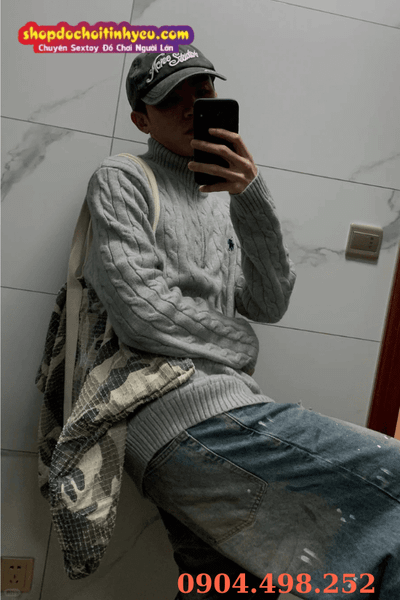 Ảnh con trai đeo khẩu trang đen