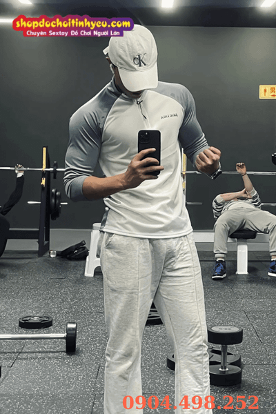 Nam đẹp giấu mặt