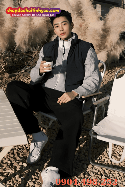 Trai đẹp Trung trước gương