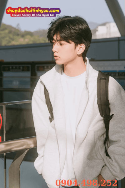 Soái ca áo trắng