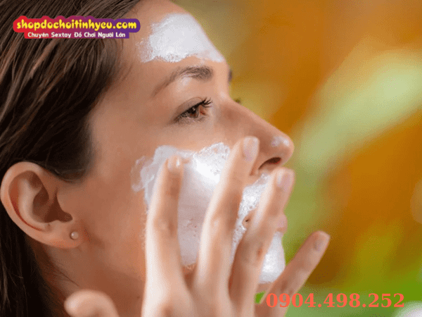 Giải đáp thắc mắc thường gặp về hành vi xuất tinh lên mặt