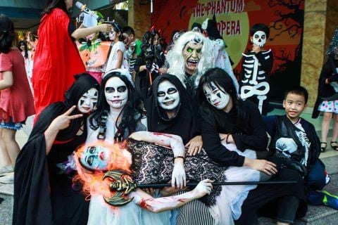 Làm sạch da sau trang điểm Halloween – Tại sao không thể bỏ qua bước tẩy trang?