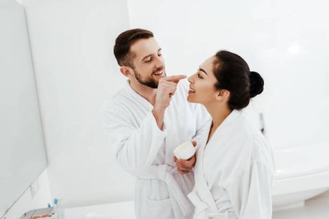 Cách chọn kem dưỡng phù hợp cho cả hai vợ chồng – tiết kiệm mà vẫn hiệu quả