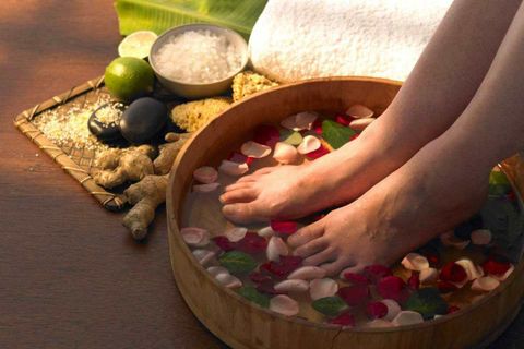 Khoảnh khắc thư giãn cùng cả nhà: ngâm chân thảo dược – thói quen nhỏ, niềm vui lớn
