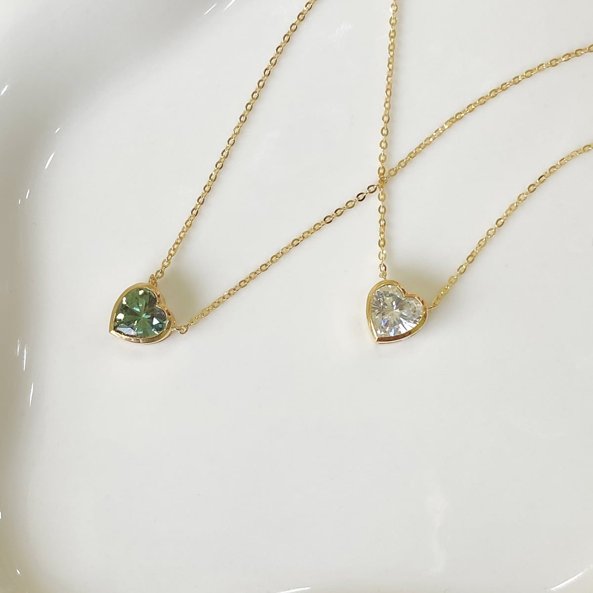 Dây chuyền vàng mặt trái tim đính đá xanh và trắng Seoul Piercing