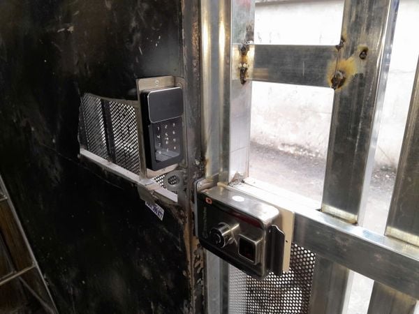 Thi công khóa cổng vân tay inox HPS- SLPLUS ( HF5P3- ttlock/Tuya) cho a Thắng quận Thủ Đức