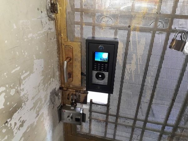 Lắp đặt khóa vân tay nhà trọ  HPS-SLIPRO cho bác Hường quận 7