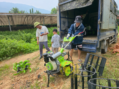 BÀN GIAO MÁY XỚI ĐẤT CHẠY DẦU TLP 178 CHỈ 55 KG VỀ VĨNH PHÚC